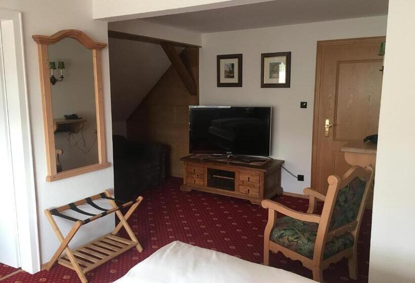 חדר משפחתי, Feste Neustadt