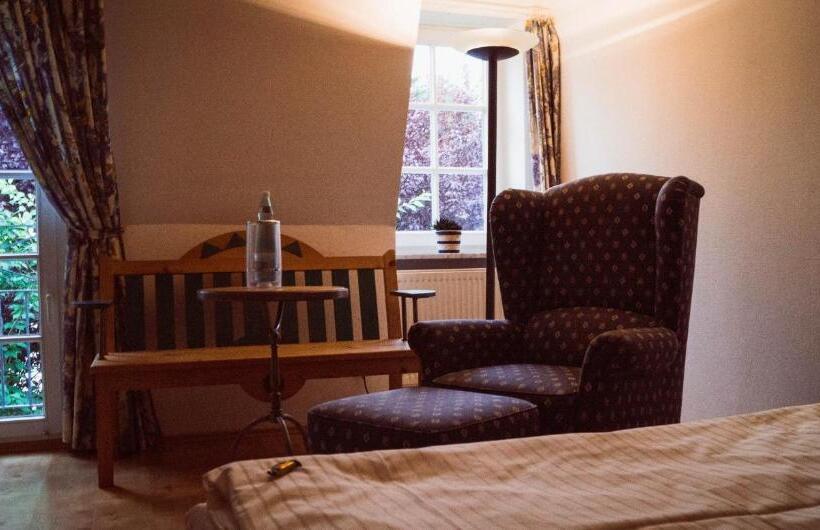 Standard Egyágyas Szoba, Zwei Länder