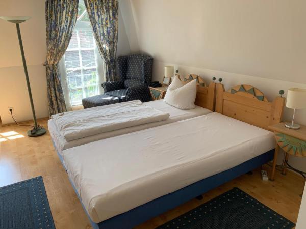 Standard Egyágyas Szoba, Zwei Länder