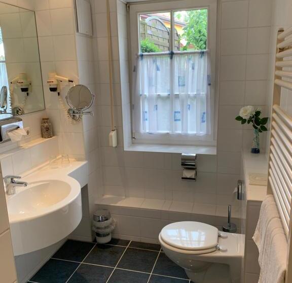 Standard Szoba Terasszal, Zwei Länder