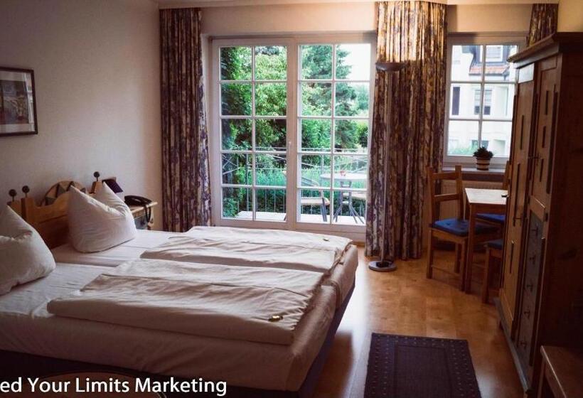 Standard Szoba Erkéllyel, Zwei Länder