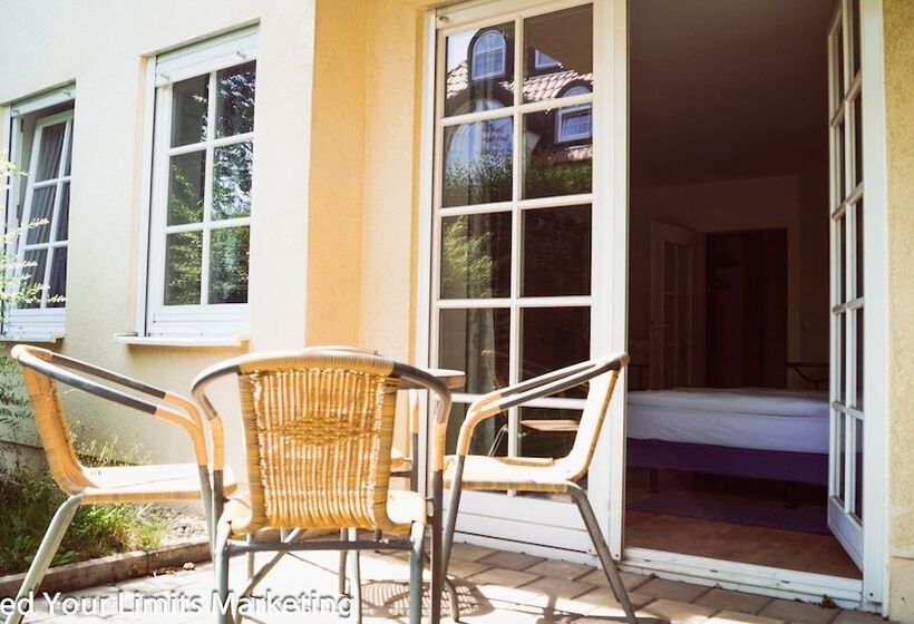 Standard Szoba, Zwei Länder