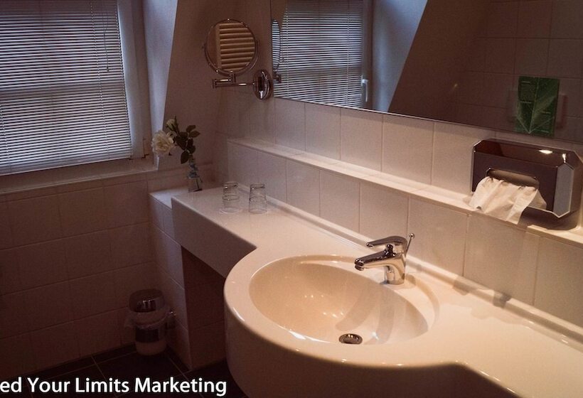 Standard Szoba, Zwei Länder