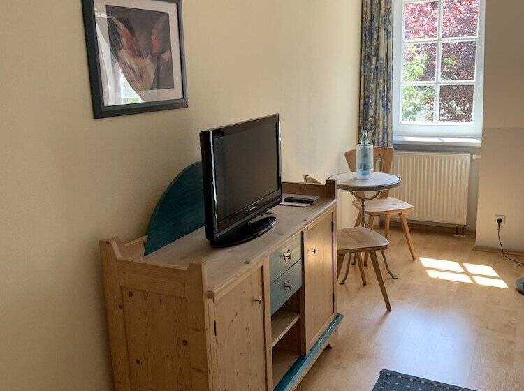 Standard Egyágyas Szoba, Zwei Länder