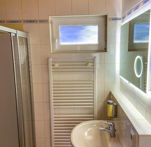 غرفة قياسية, Moselhotel Weinhaus Simon ``sauna``restaurant``eladesäule