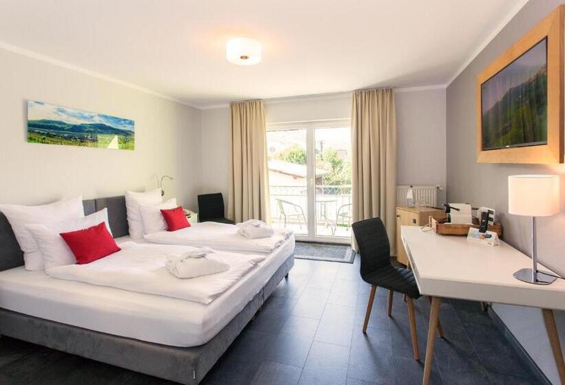 غرفة ديلوكس مزودة بشرفة, Moselhotel Weinhaus Simon ``sauna``restaurant``eladesäule