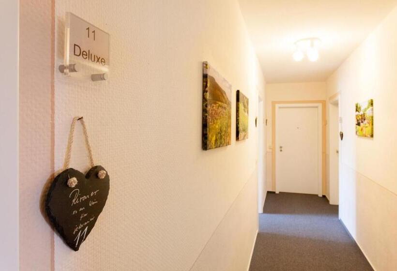 غرفة ديلوكس مزودة بشرفة, Moselhotel Weinhaus Simon ``sauna``restaurant``eladesäule