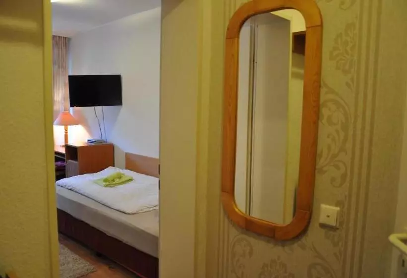 Standard Yhden Hengen Huone, Waldpension Bielefeld