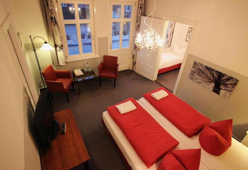 غرفة قياسية ثلاثية, Garni Zur Linde