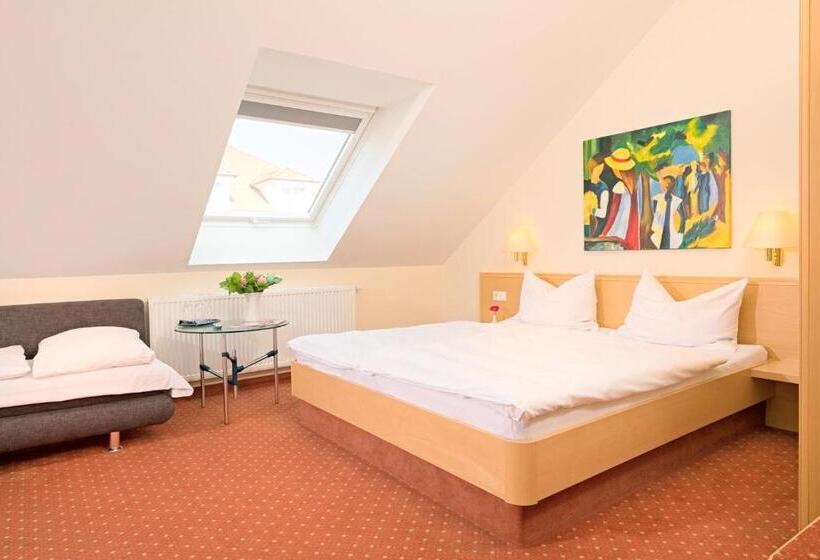 スタンダードトリプルルーム, Heuboden