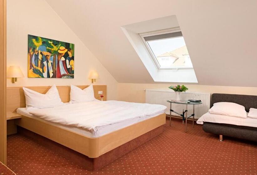 スタンダードトリプルルーム, Heuboden