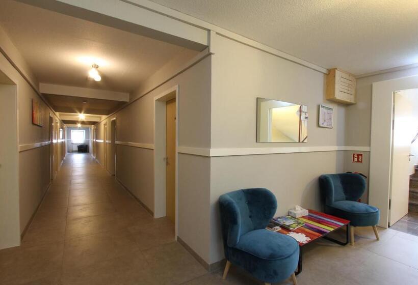 جناح جونيور, Lowen By Mastiff