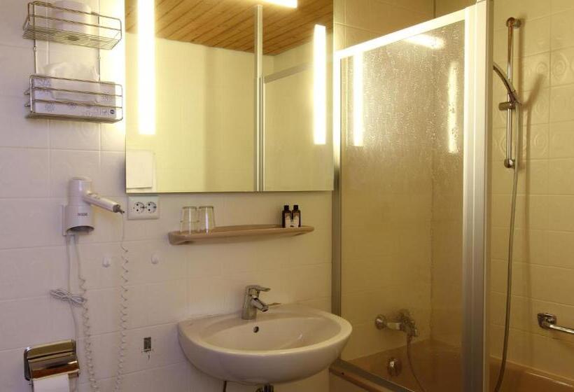 جناح, Lowen By Mastiff