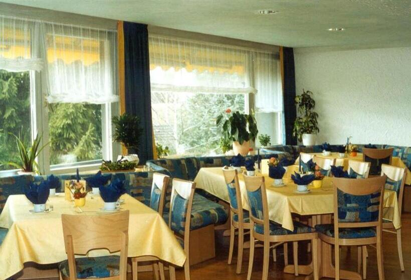 جناح, Lowen By Mastiff