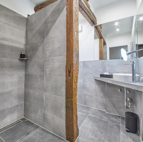 חדר דלוקס, Reiler Hof