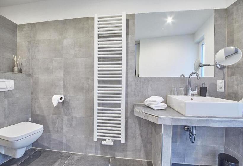 חדר דלוקס, Reiler Hof