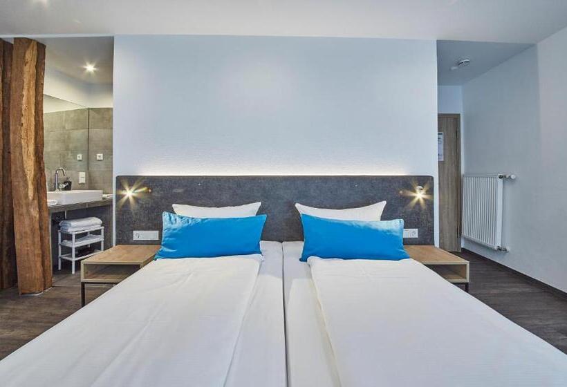 חדר דלוקס, Reiler Hof