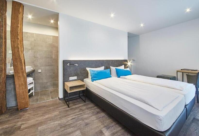 חדר דלוקס, Reiler Hof