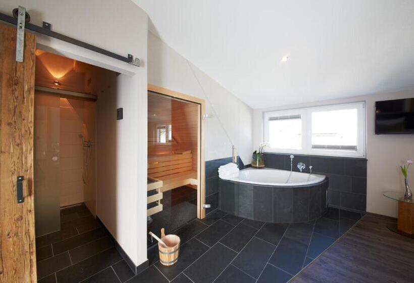 חדר דלוקס, Reiler Hof