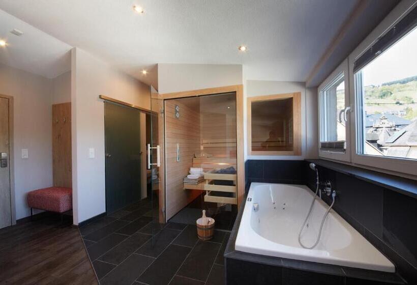 חדר דלוקס, Reiler Hof