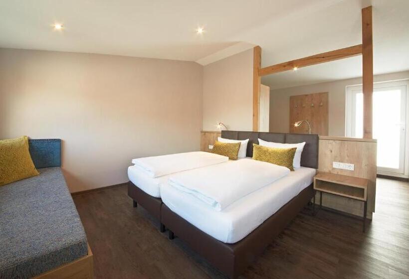 חדר דלוקס, Reiler Hof