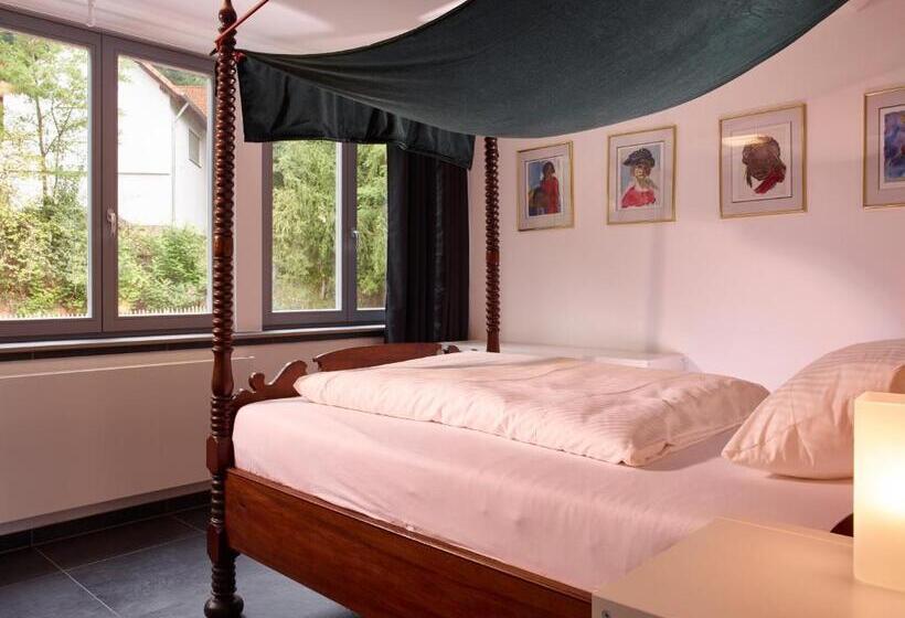 Номер Стандарт Трехместный, & Restaurant Burgschänke