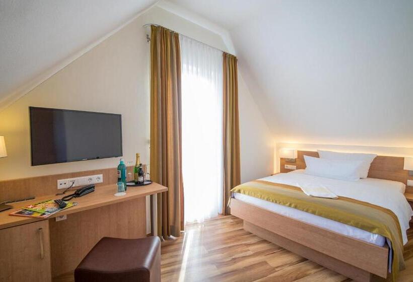 带双人床的基本房间, & Restaurant Goldener Pflug