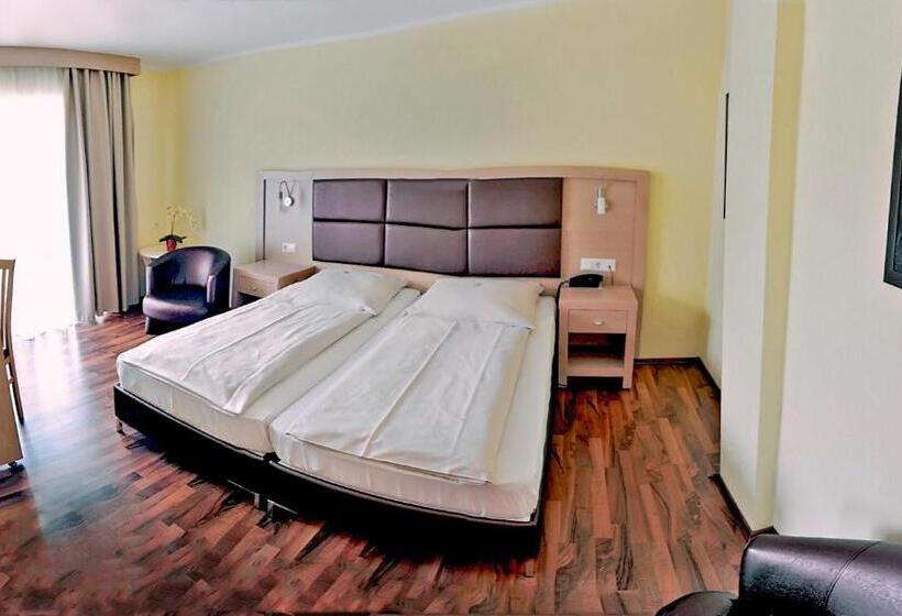 غرفة قياسية مزوَّدة بشُرفة, Tannenhof