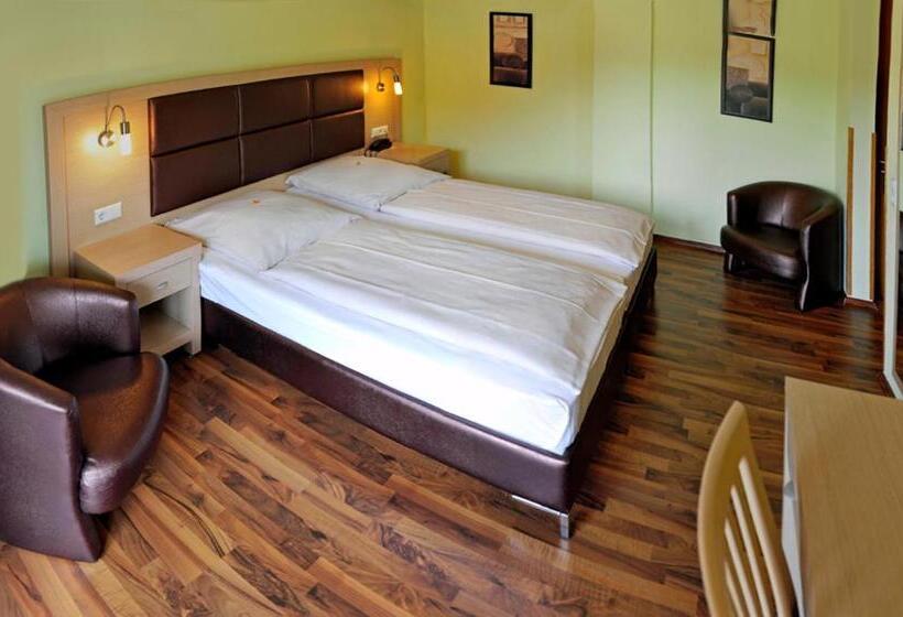 غرفة قياسية مزوَّدة بشُرفة, Tannenhof