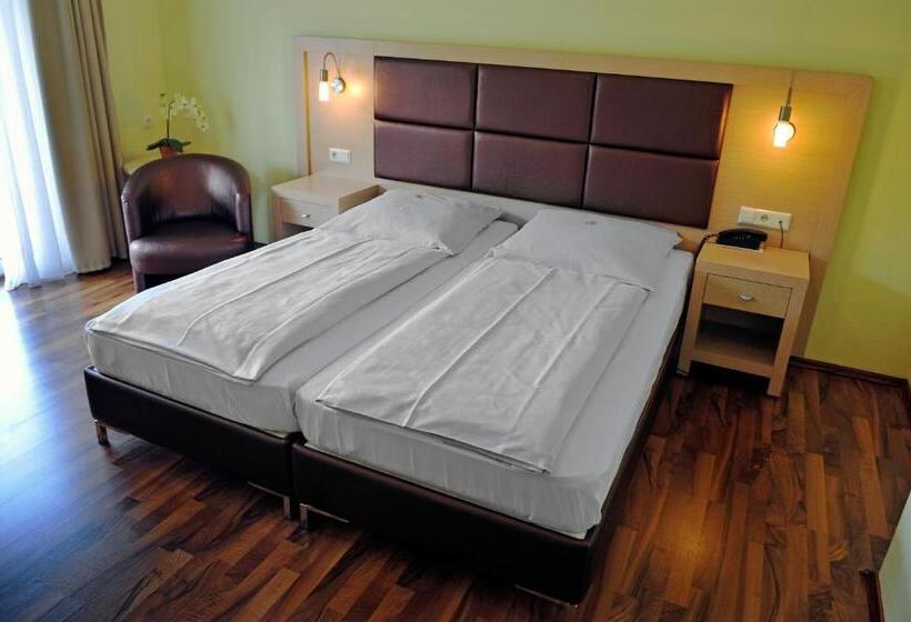 غرفة قياسية مزوَّدة بشُرفة, Tannenhof