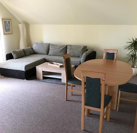 شقة غرفتين نوم مزودة بشُرفة, Tannenhof