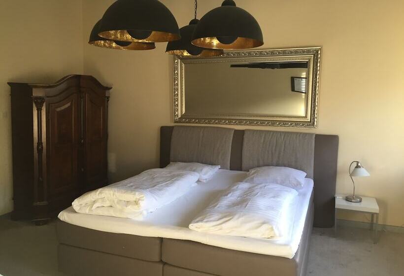 Standard Kolmen Hengen Huone, Wasserturm Hotel Mannheim