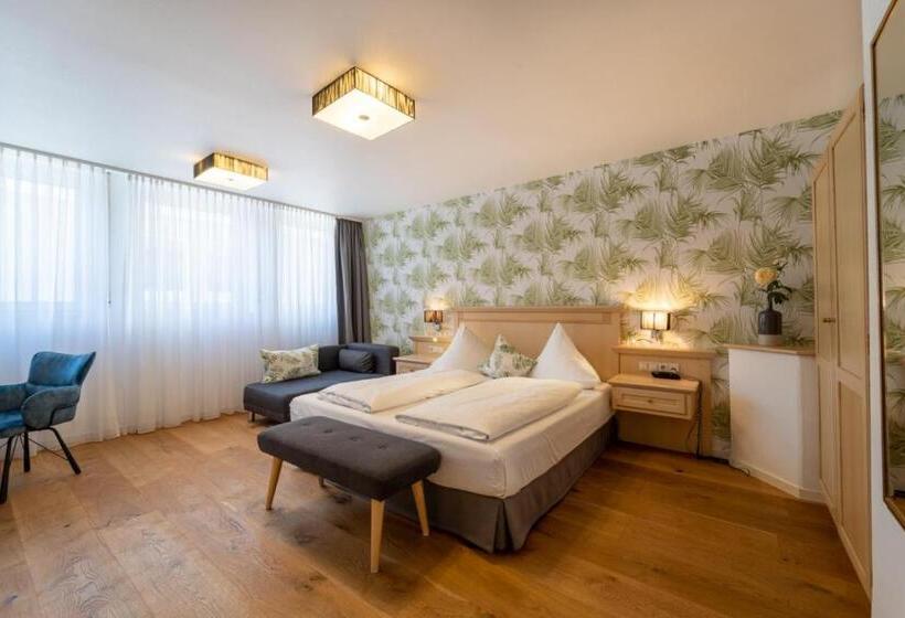 חדר סטנדרט לשלושה, Wurttemberger Hof