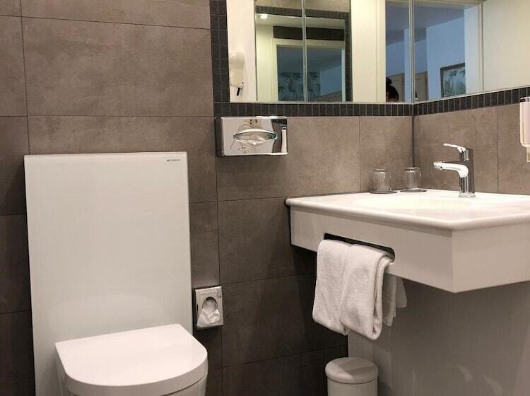 חדר סטנדרט לשלושה, Wurttemberger Hof