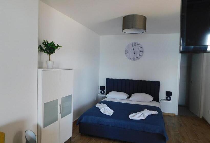 סטודיו דלוקס, Beach Villa Bozikovic