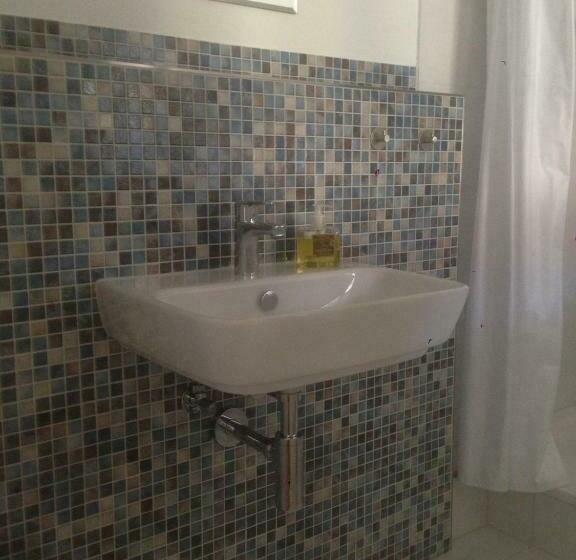 غرفة قياسية فردية, Achtzimmer