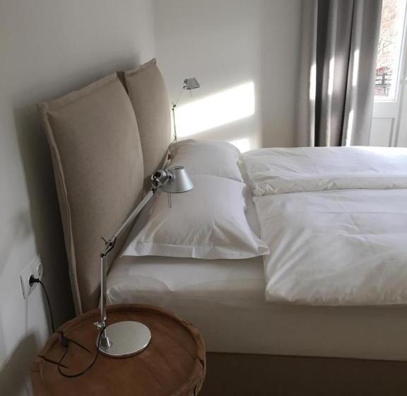 غرفة قياسية, Achtzimmer