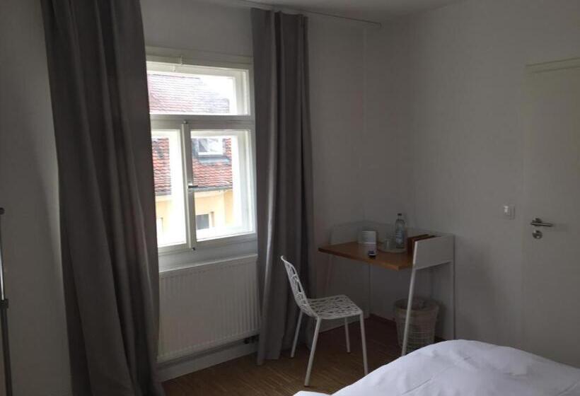 غرفة قياسية, Achtzimmer