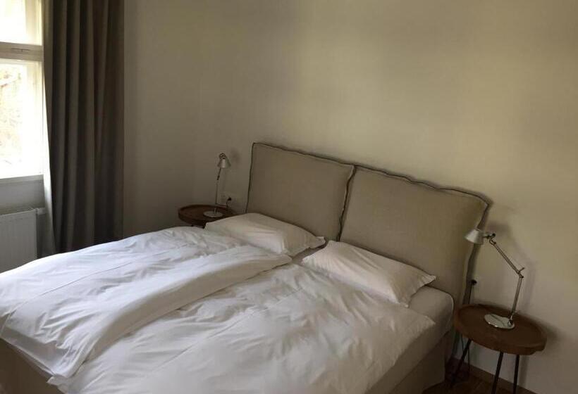 غرفة قياسية, Achtzimmer