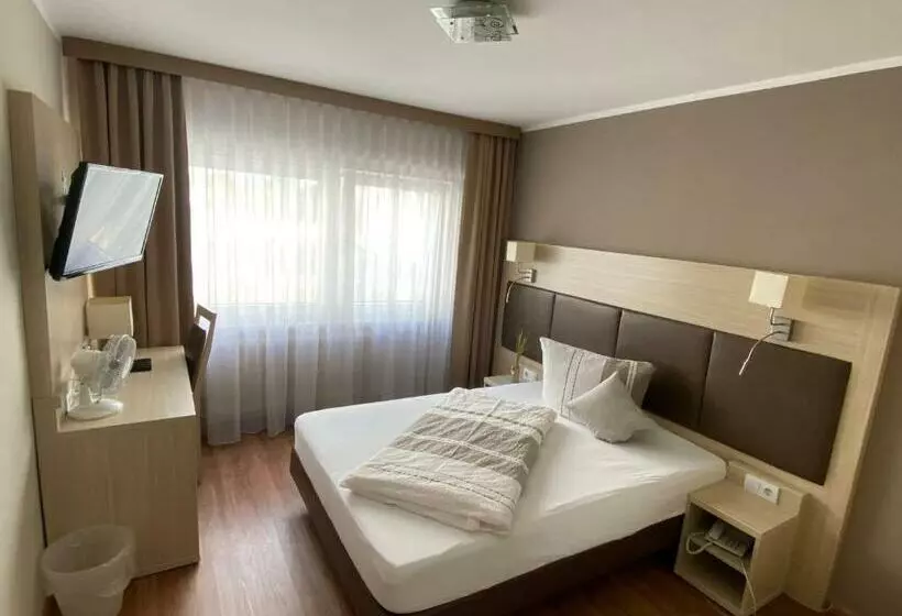 Standard Yhden Hengen Huone, Am Westend