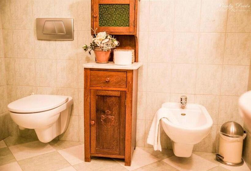 غرفة قياسية ثلاثية, Biały Dwór