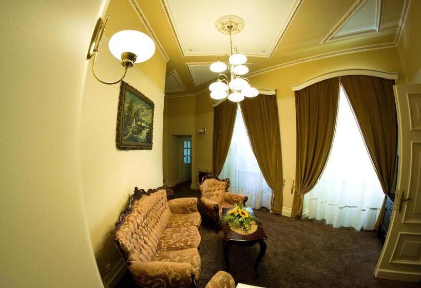 شقة غرفة واحدة, Biały Dwór