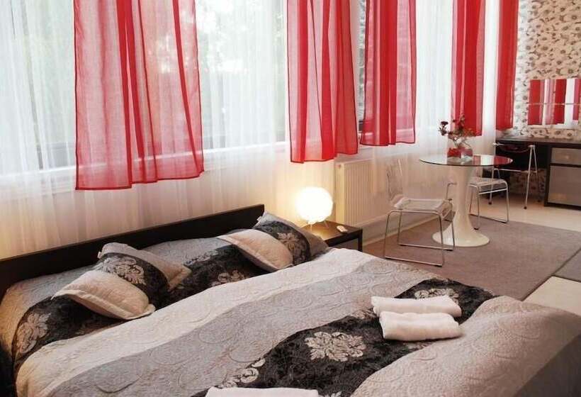 标准单人间, Black & White