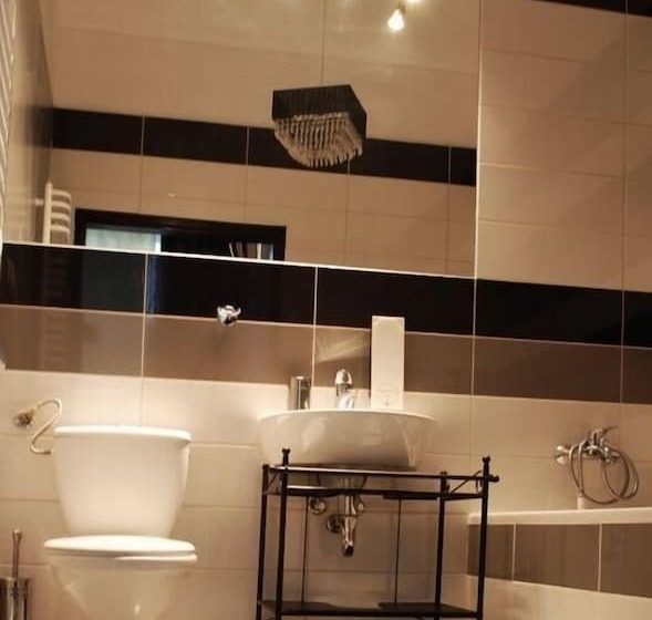 标准三人间, Black & White