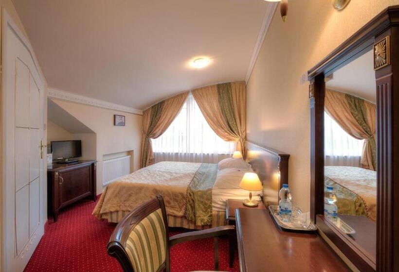 スーペリアールーム, Dworek Hetmanski