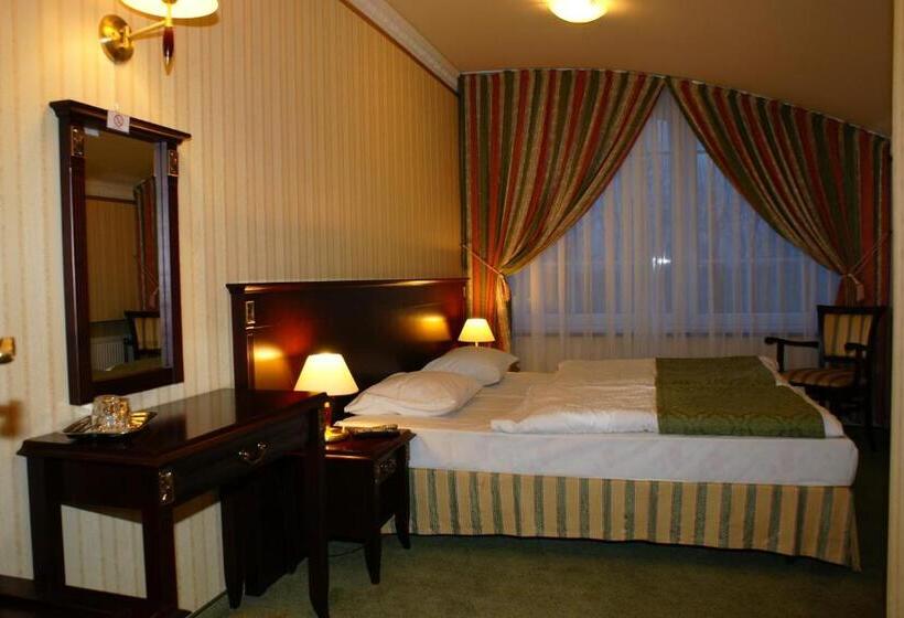 スーペリアールーム, Dworek Hetmanski