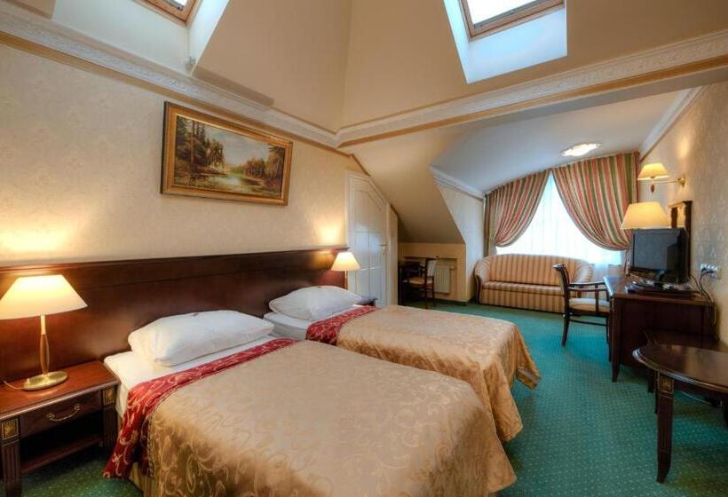 スーペリアールーム, Dworek Hetmanski