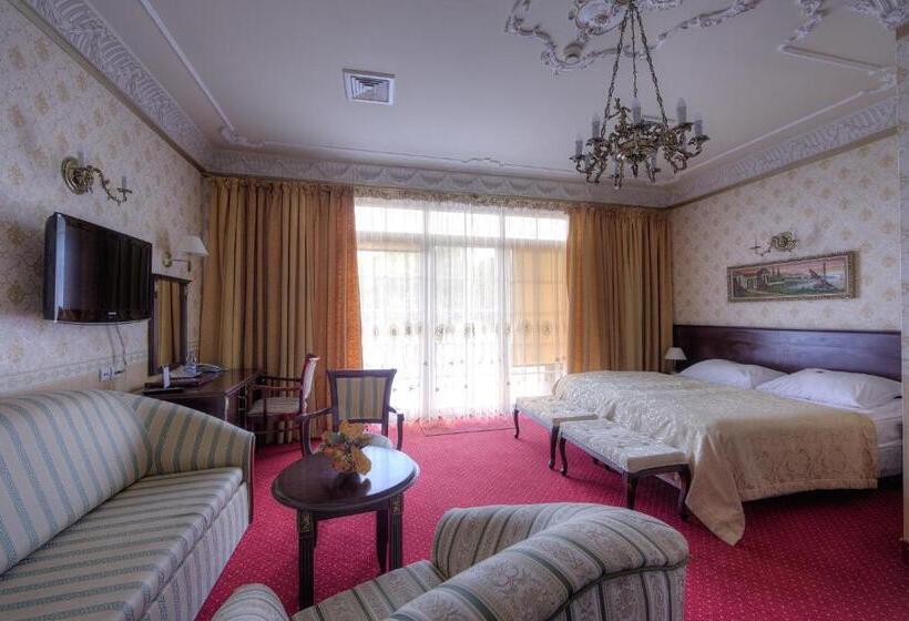 １ベッドルームアパートメント, Dworek Hetmanski