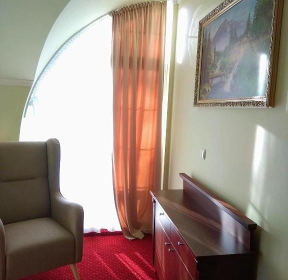 １ベッドルームアパートメント, Dworek Hetmanski