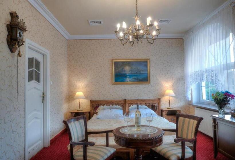 １ベッドルームアパートメント, Dworek Hetmanski